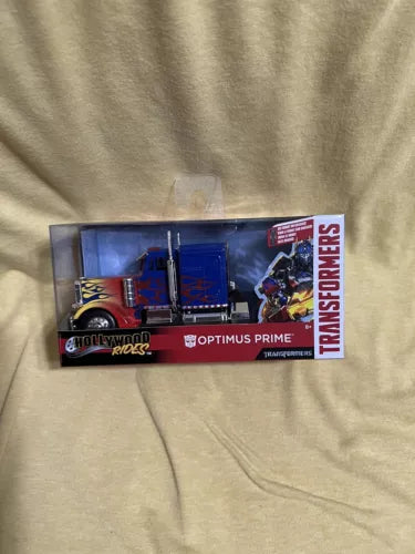 1:32 diecast Hollywood Rides Optimus Prime set in retail box