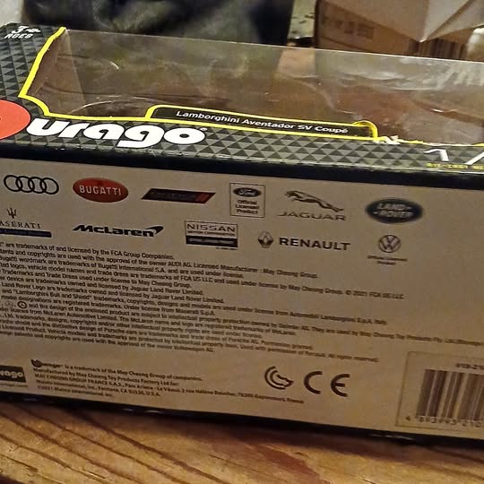 1/24 diecast model car box back with Lamborghini Aventador branding and logos