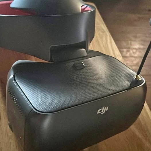 DJI Ocusync FPV goggles with fold-out antenna