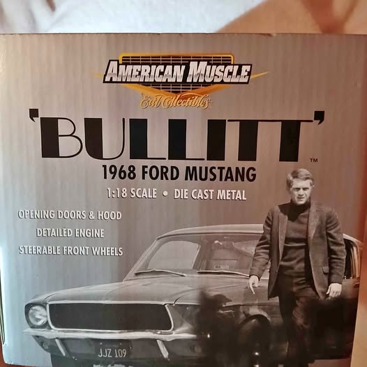 Bullit diecast 1968 Ford Mustang model car in retail box, front view