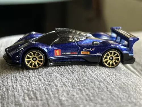 Hot Wheels Pagani Zonda R diecast race car, blue and black, open wheels