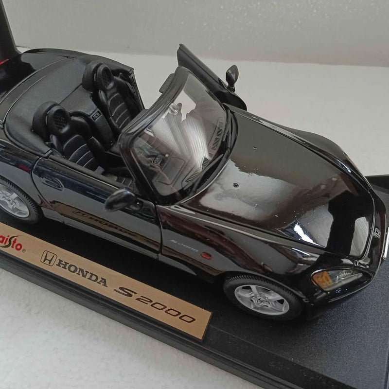 1:18 scale diecast Honda S2000 black roadster model with open cabin and windshield