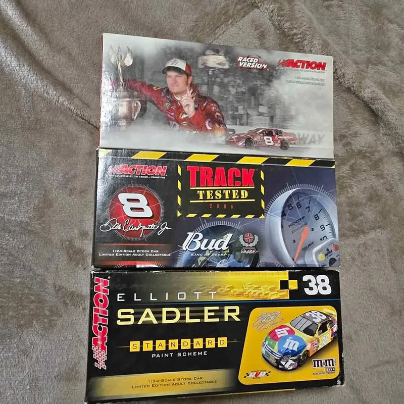 Elliott Sadler NASCAR diecast 1/24 model box, Track Tested, number 38