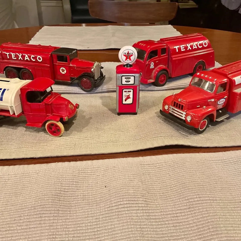 Red Texaco diecast oil truck and matching piggy banks set
