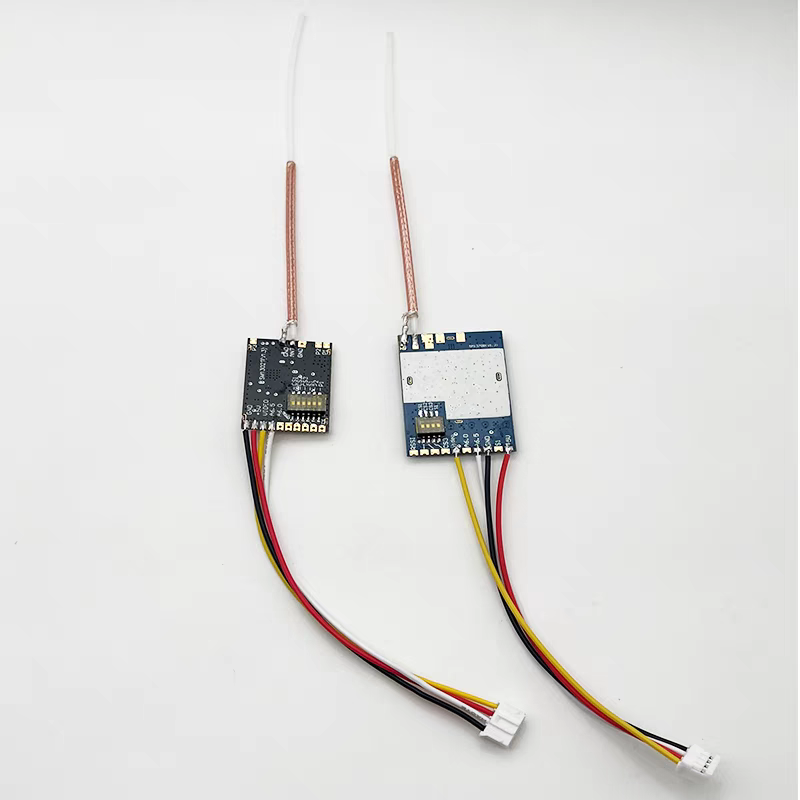 FPV wireless audio video transmitter-receiver module with two antennas and wiring harness