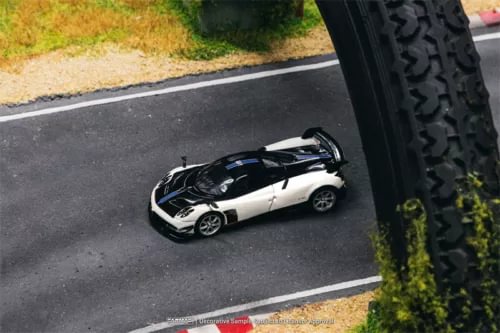 Tarmac Works 1:64 Pagani Huayra BC model car, white with black detailing