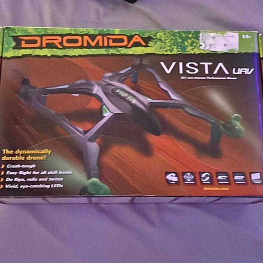 Dromida Vista UAV drone box with illustrated aircraft and brand logo