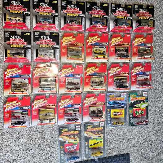 Carded diecast car sets, mixed styles in red and green packages, assortment of small cars