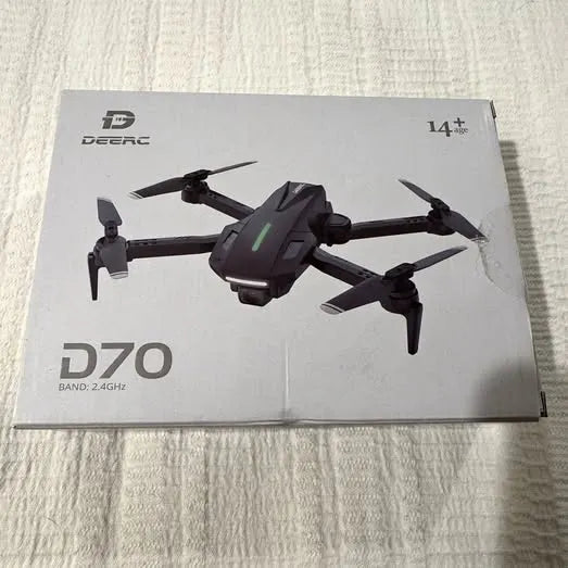 Drone retail box with illustrated quadcopter, D70 model, 2.4GHz, age 14+.