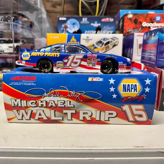 Michael Waltrip #15 NAPA diecast race car in blue red star box