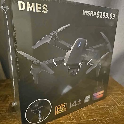 DMES pro dual-lens reading drone box with illustrated quadcopter and propellers