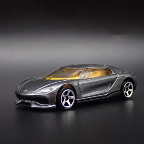 KOENIGSEGG Gemera 1:64 diecast model car, silver with yellow stripe, front 3/4 view
