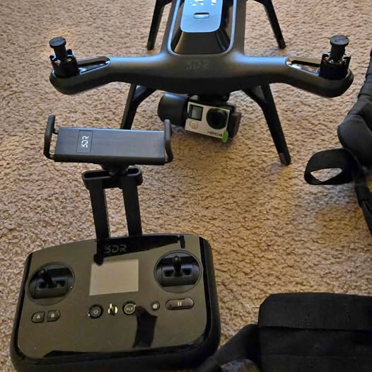 3DR Solo drone controller with connected drone body and landing legs