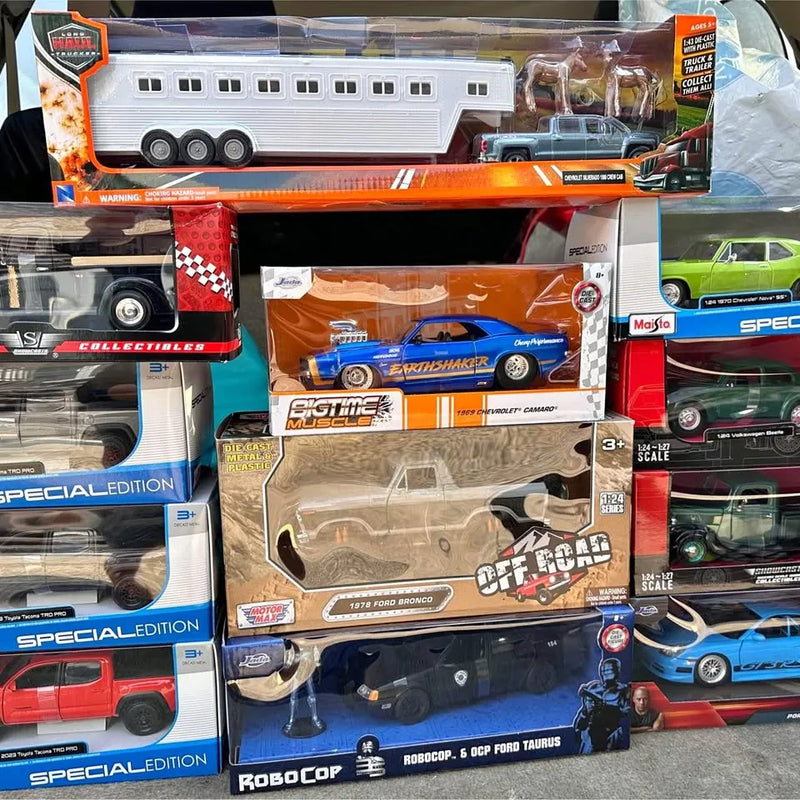 Boxed 1:24 diecast car display set with multiple car models and cards
