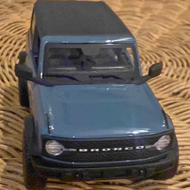 Gray two-door Ford Bronco 1:25 diecast model, front view