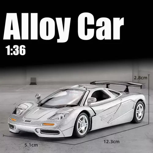 1:36 McLaren F1 1993 alloy diecast model car, silver, front 3/4 view