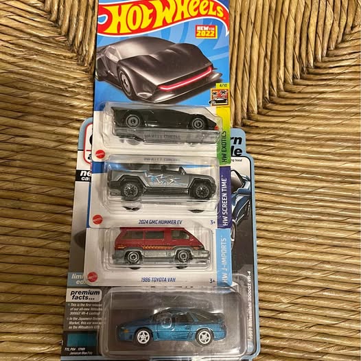 Diecast car lot in blister pack with four cars, blue and gray details