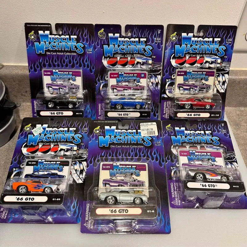 GTO Muscle Machines diecast cars, assorted 66 GTO in blister packs, set of 6