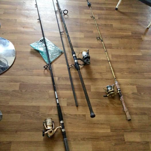 Fishing rod and spinning reel set, with three rods and reels