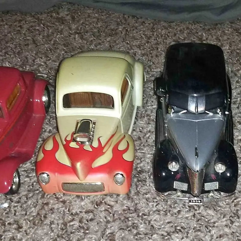 1:24 diecast model cars, red and black front views, classic street vehicles