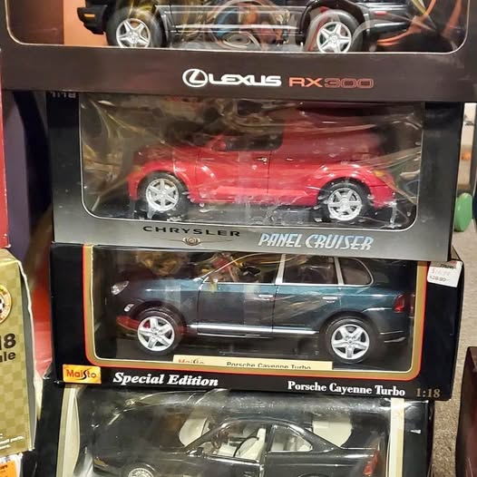 1:18 diecast collector car set in display boxes, red sedan and blue SUV