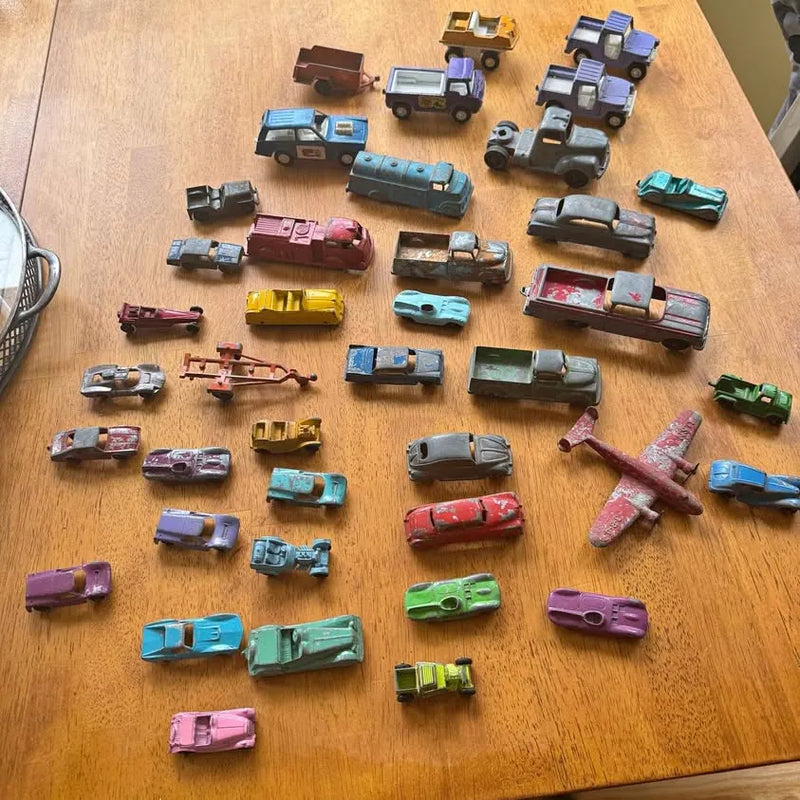 Vintage diecast car and truck lot, assorted colors and styles, small toy vehicles