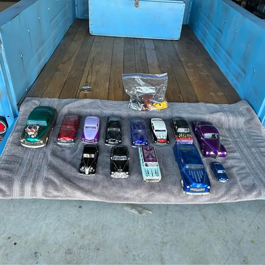 Diecast car collection with 10 small toy cars, mixed colors and styles