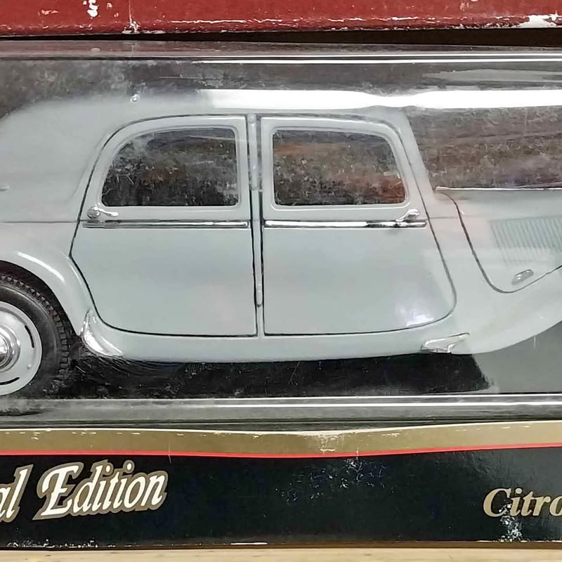 1:18 diecast Citroen 15CV classic car, light gray side view with doors