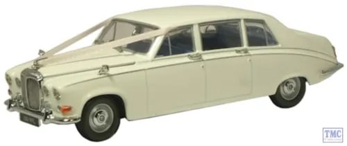 Cream vintage Daimler DS420 diecast wedding car model, 1:43 scale