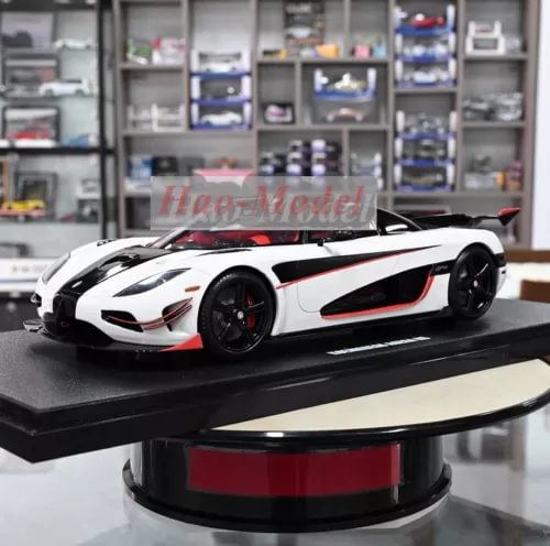 1:18 resin diecast sports car model, white with black hood stripes and red accents