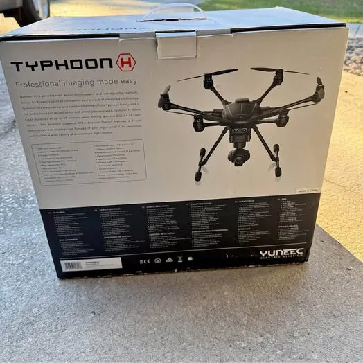 Yuneec Typhoon H drone box with product image and specifications panels