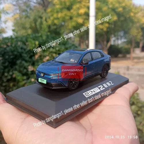 1:43 diecast Honda E:NP2 model car, blue sedan on display base