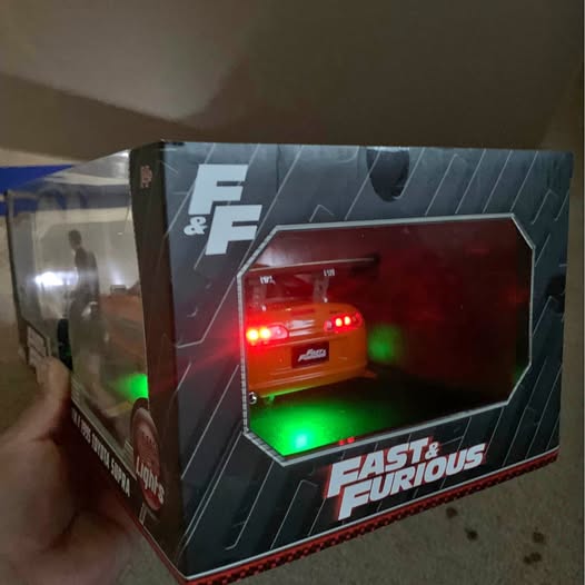 1/18 diecast sports car toy in retail box with red and green LED lights
