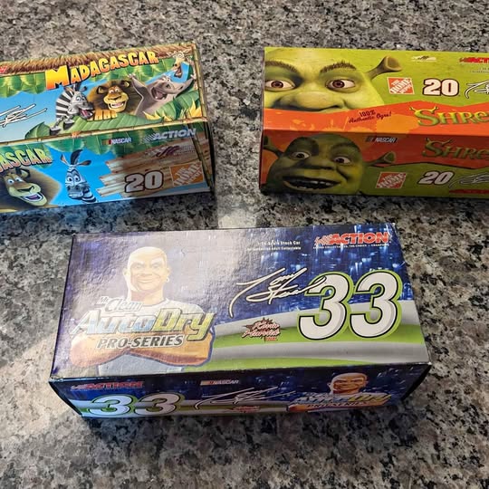 1:24 diecast car boxed set with character graphics, three packs shown on countertop