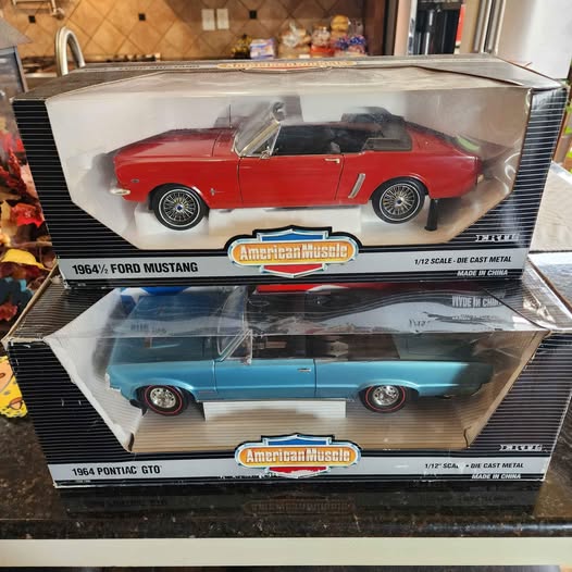 Diecast classic car set with red and blue models in clear display boxes