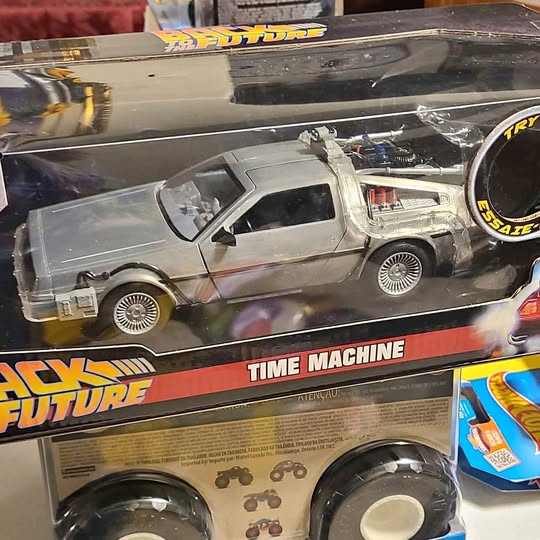 1/24 diecast time machine DeLorean-style car in clear display box, silver finish