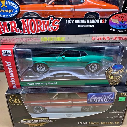 Turquoise die-cast 1971 Ford Mustang Mach 1 in retail display box