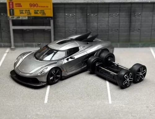 1:64 silver and gray racing diecast model car with exposed wheel set
