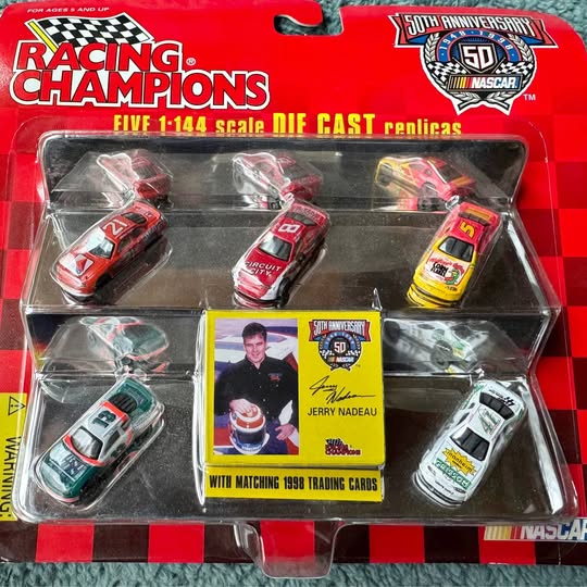 1:144 diecast racing car set in clear blister pack, five numbered cars