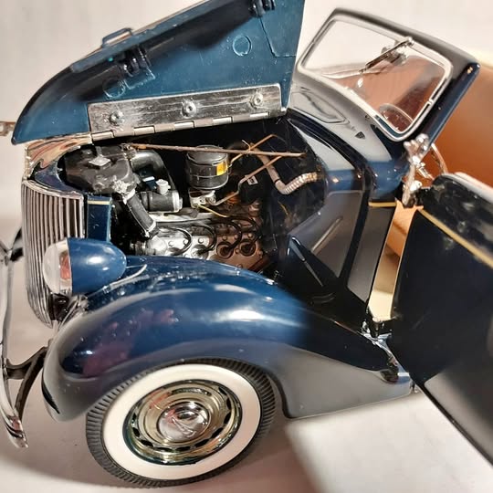 Danbury Mint 1936 Ford Deluxe Cabriolet diecast car, blue, hood open with engine detail