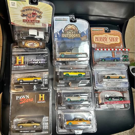 Diecast car lot of 10 in blister packs, assorted green and neutral vehicles
