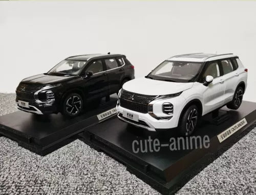 1:18 diecast Outlander SUV toy model, black and white front views on stand
