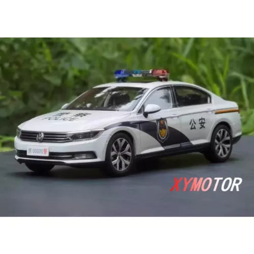 1:18 Volkswagen Magotan police diecast model car, white with black stripe and badge