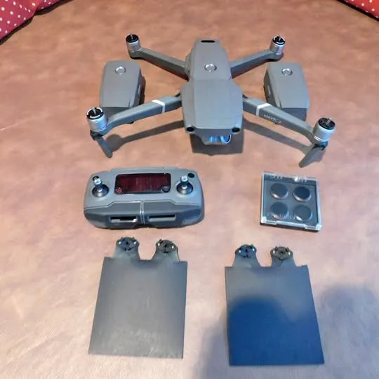 DJI Mavic 2 Zoom drone with controller and detachable props, plus screen covers