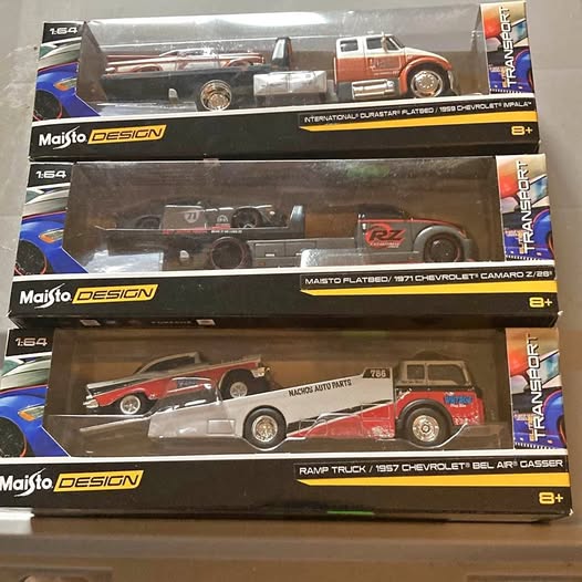 Maisto Design diecast car display boxes, red and gray vehicles in 1:64 scale