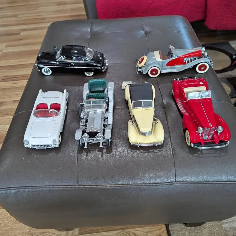 1:24 diecast classic car set with six cars, including black, red, white, and cream