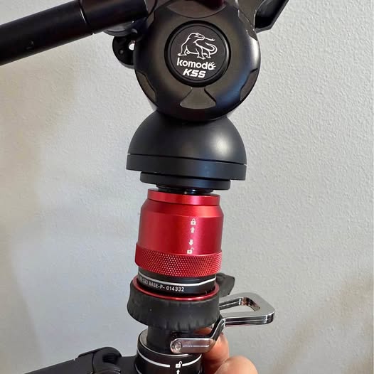 Komodo K5S video fluid head with red collar and black knob