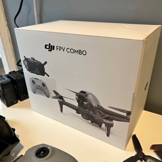 DJI FPV COMBO drone box with controller and drone illustration