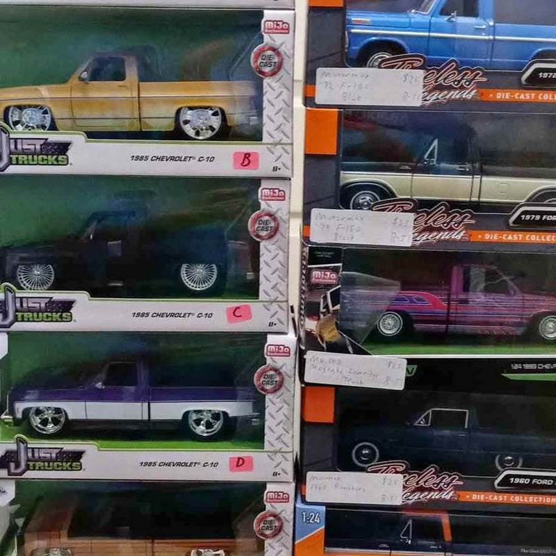 1:24 scale diecast truck set in retail boxes