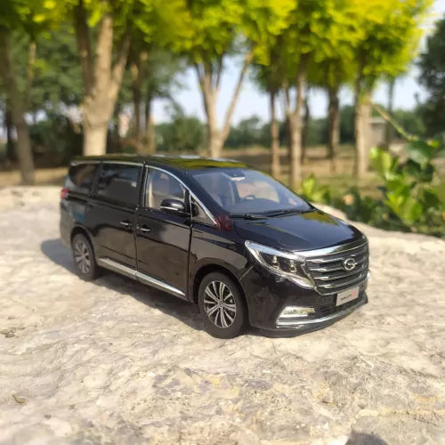 1/24 GAC Trumpchi GM8 MPV diecast model, black, front 3/4 view